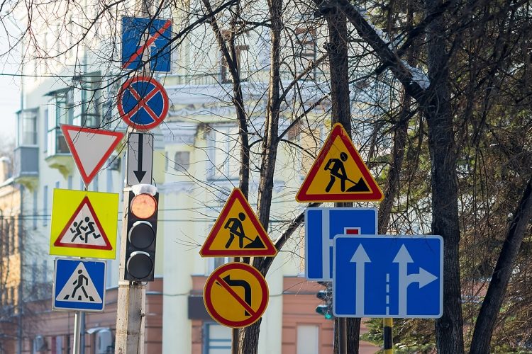 A,Large,Number,Of,Road,Signs,,Symbols,Of,Detours,,Road